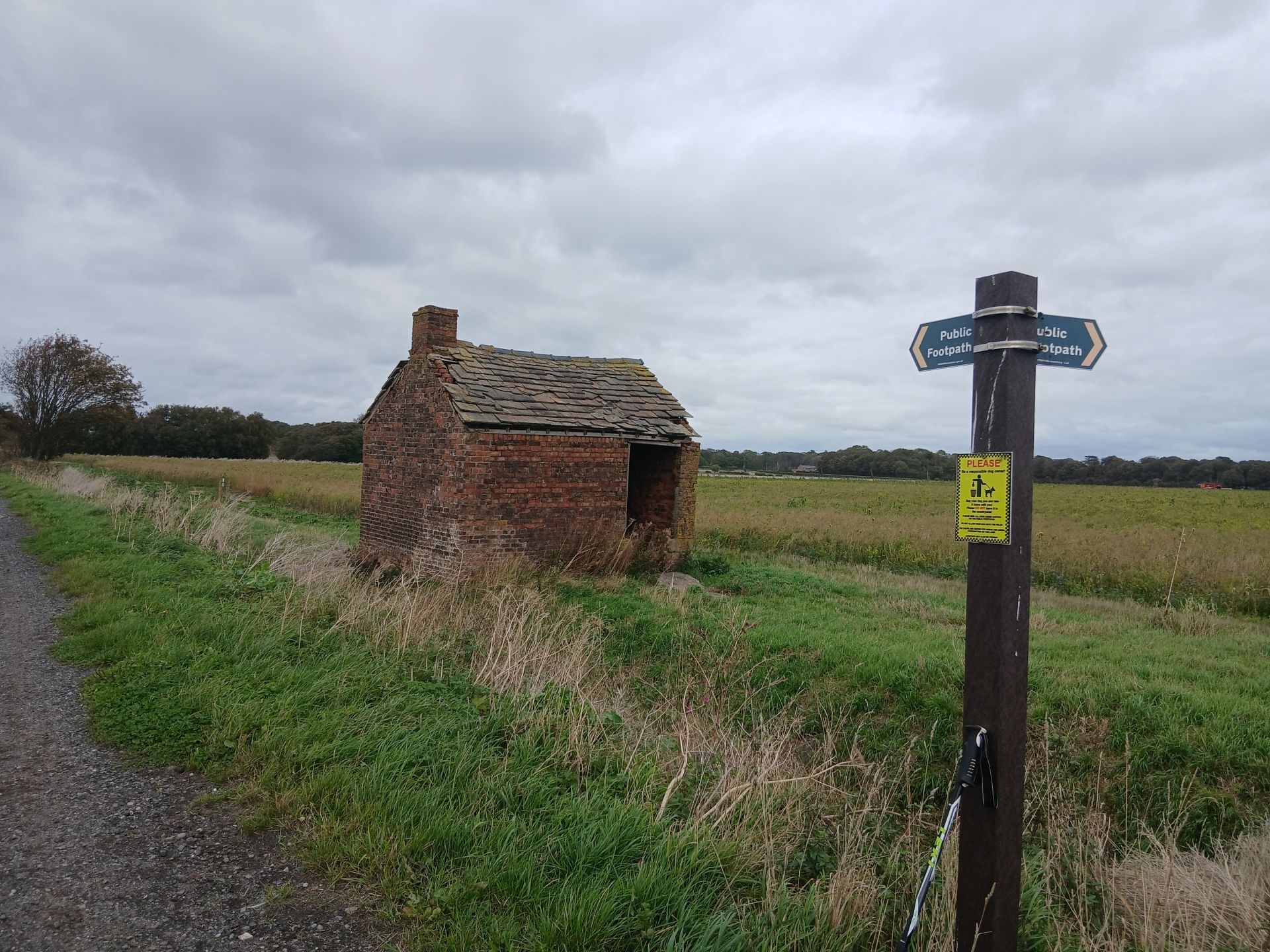 Small barn and footpath sign